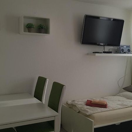Sonniges Modernes Appartement Hoehenberg Koln Bagian luar foto