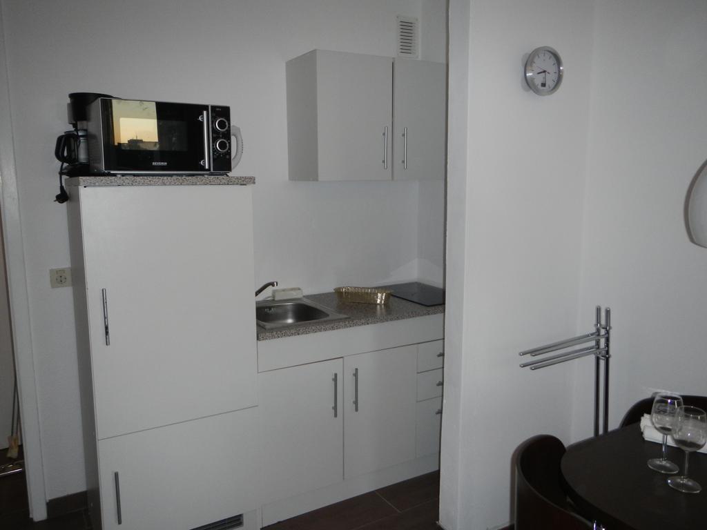 Sonniges Modernes Appartement Hoehenberg Koln Bagian luar foto