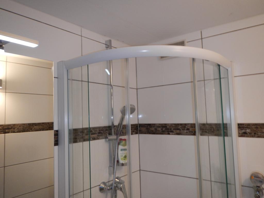 Sonniges Modernes Appartement Hoehenberg Koln Bagian luar foto
