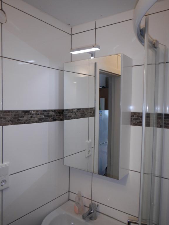 Sonniges Modernes Appartement Hoehenberg Koln Bagian luar foto