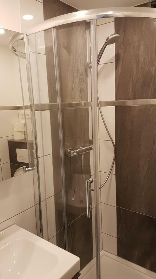 Sonniges Modernes Appartement Hoehenberg Koln Bagian luar foto