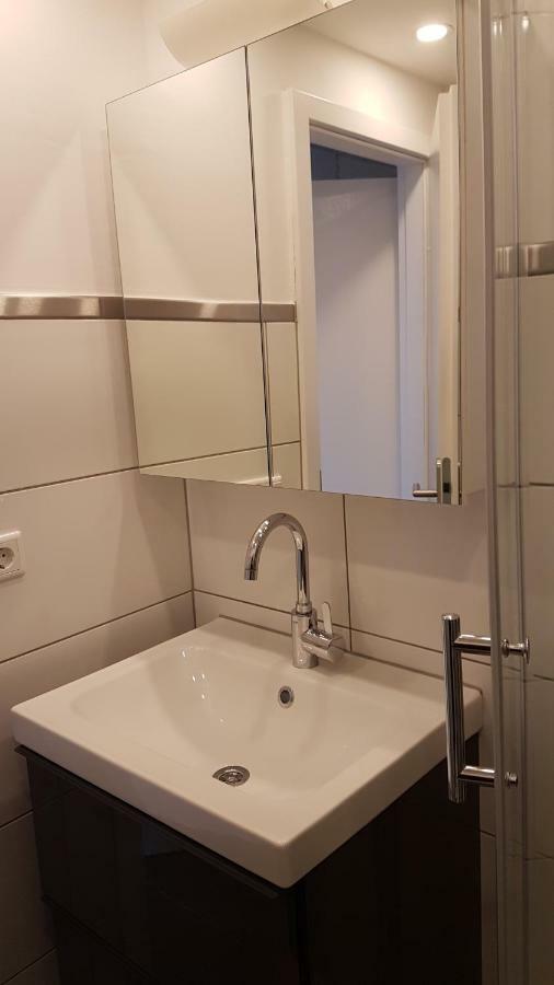 Sonniges Modernes Appartement Hoehenberg Koln Bagian luar foto