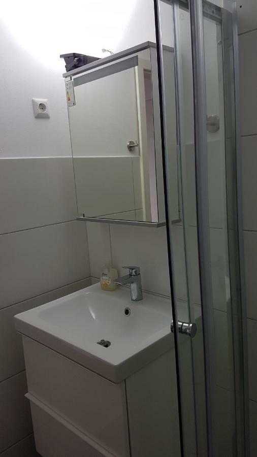 Sonniges Modernes Appartement Hoehenberg Koln Bagian luar foto