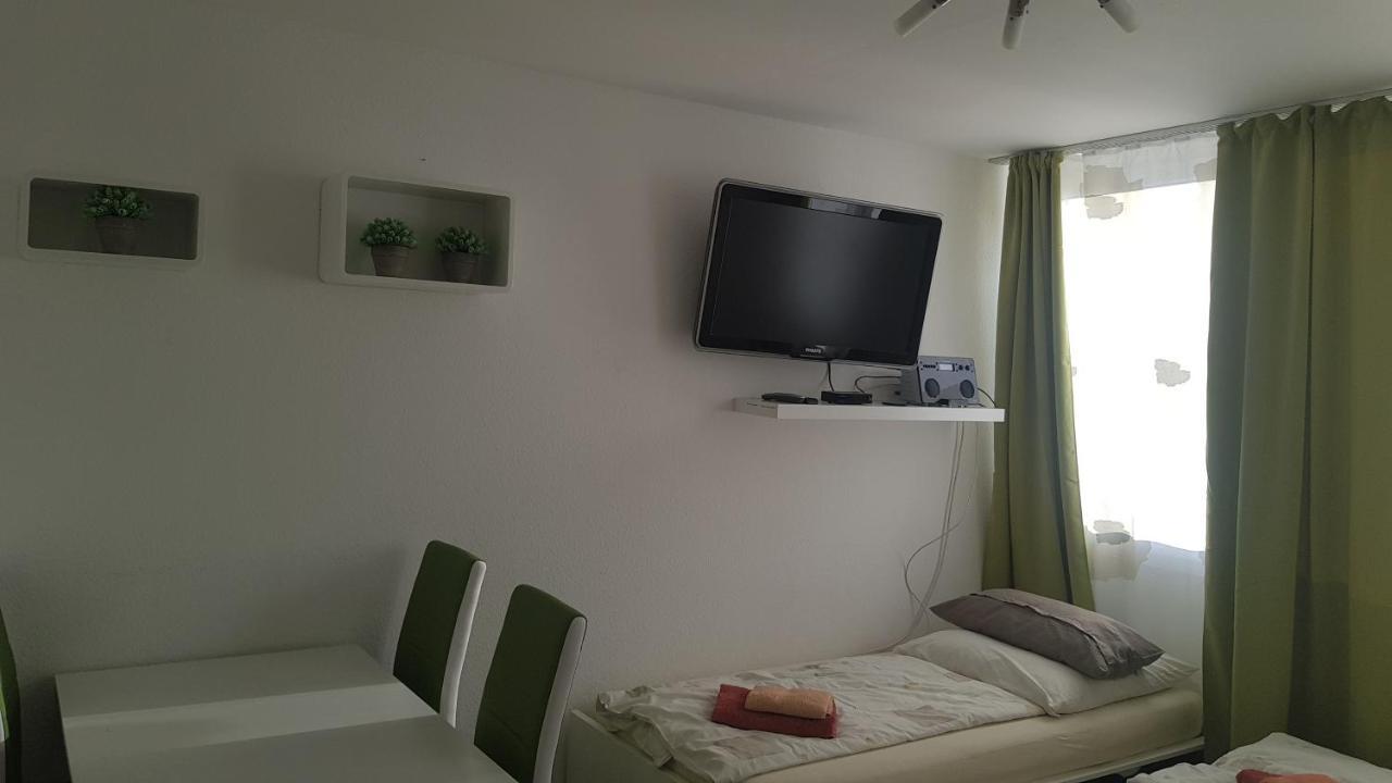 Sonniges Modernes Appartement Hoehenberg Koln Bagian luar foto